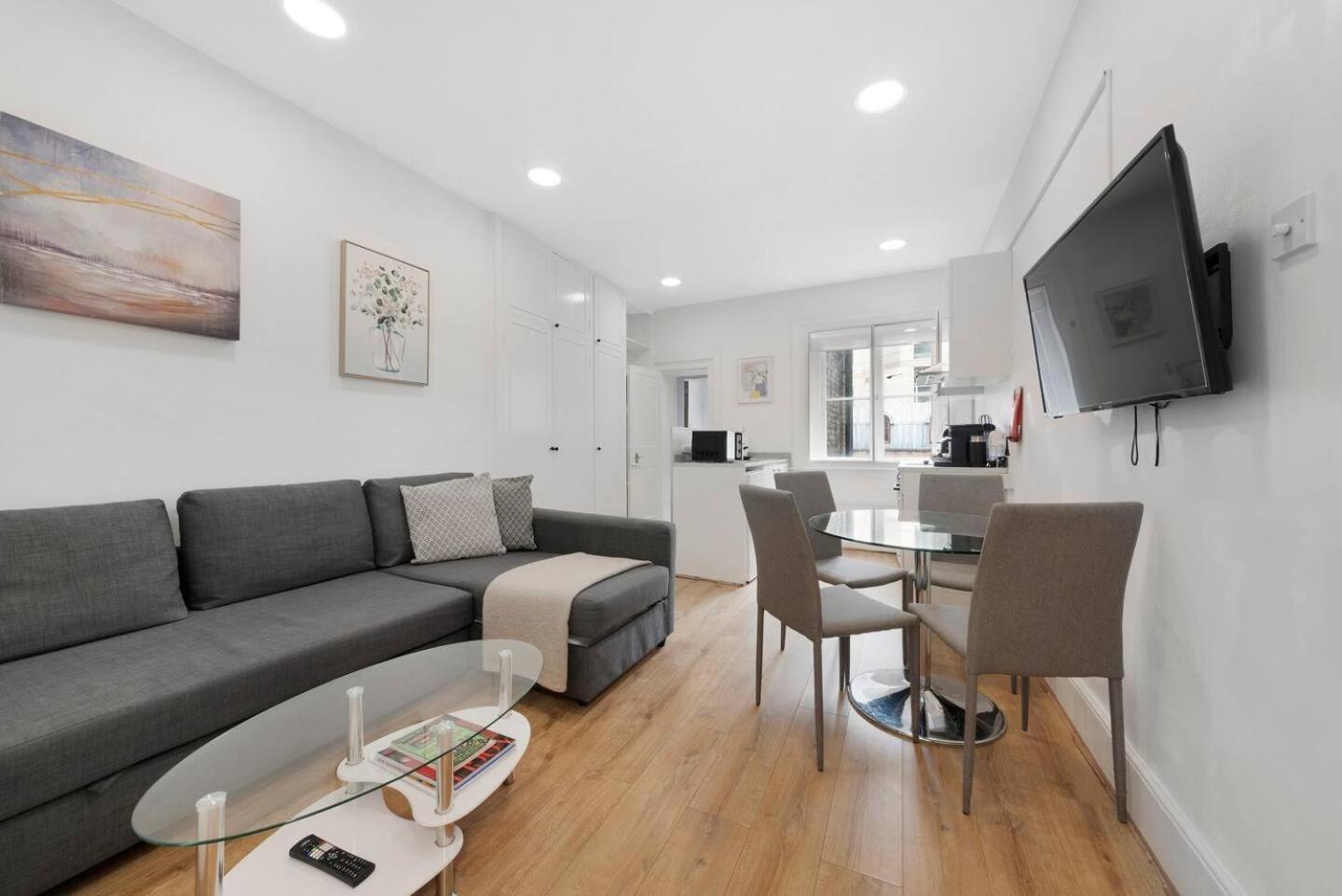 2 Bed Piccadilly Apartment 3 Лондон Екстер'єр фото